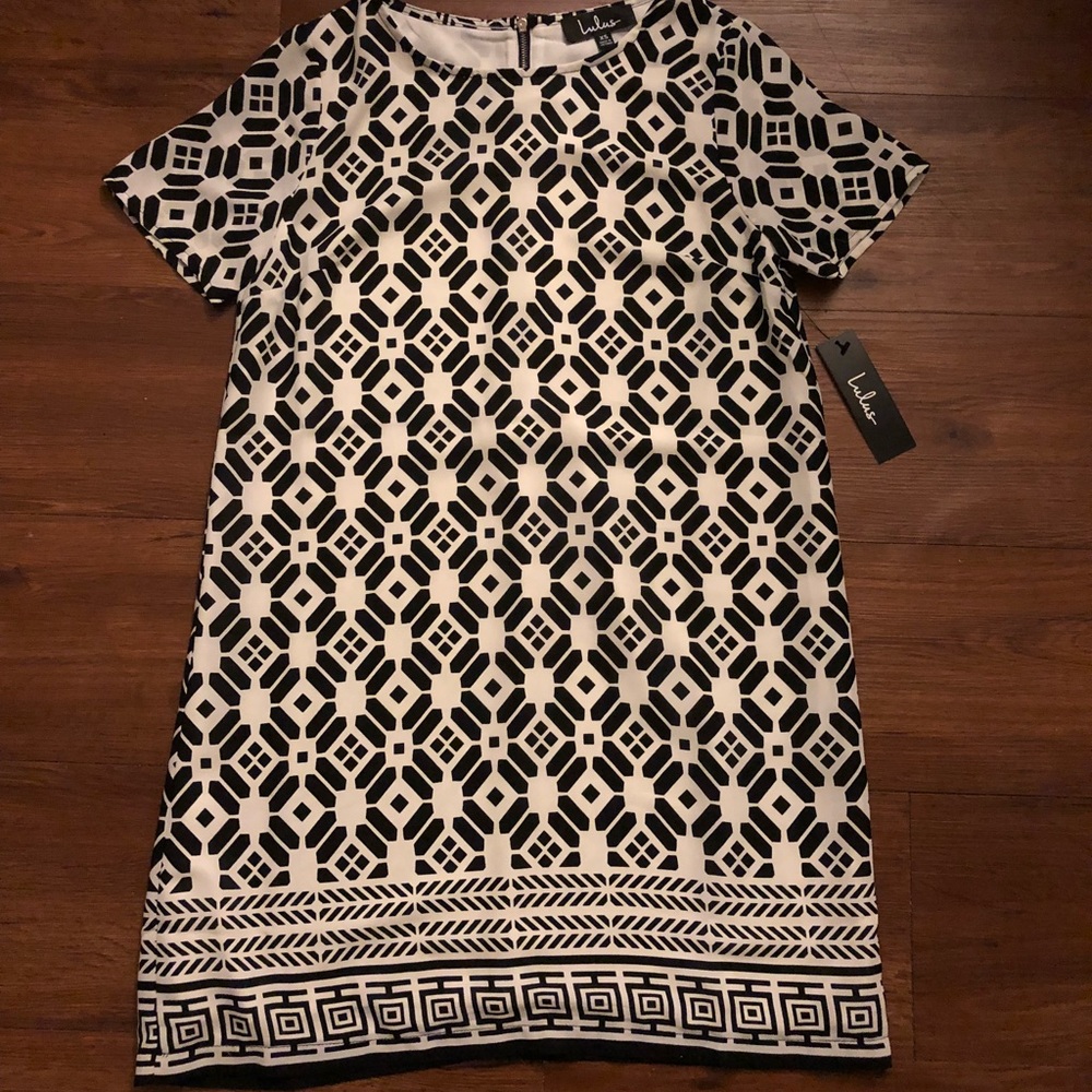 Geometric designed Lulu’s dress - XS never worn